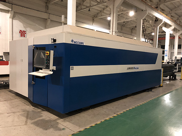 Plne uzavreté palety Changer Fiber Laser Pipe a plechu rezací stroj