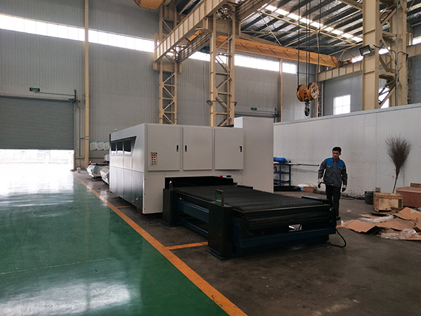 IPG FIBER LASER CUTT MACHING MACHINE 3000 * 1500 4000W