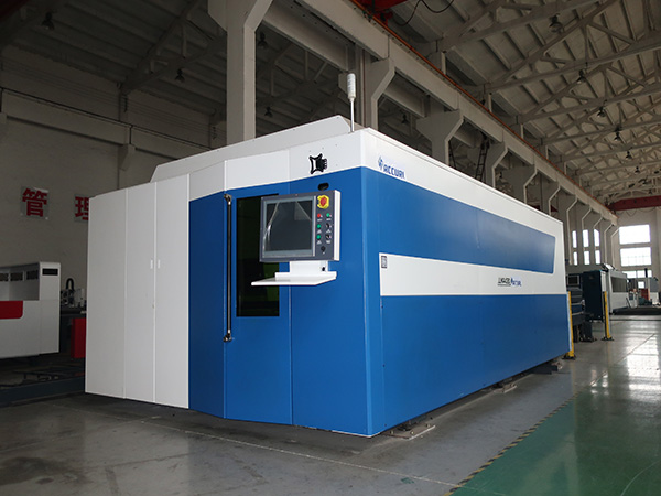 Otvorený 700W CNC Fiber Laser rezací stroj pre plech 3015
